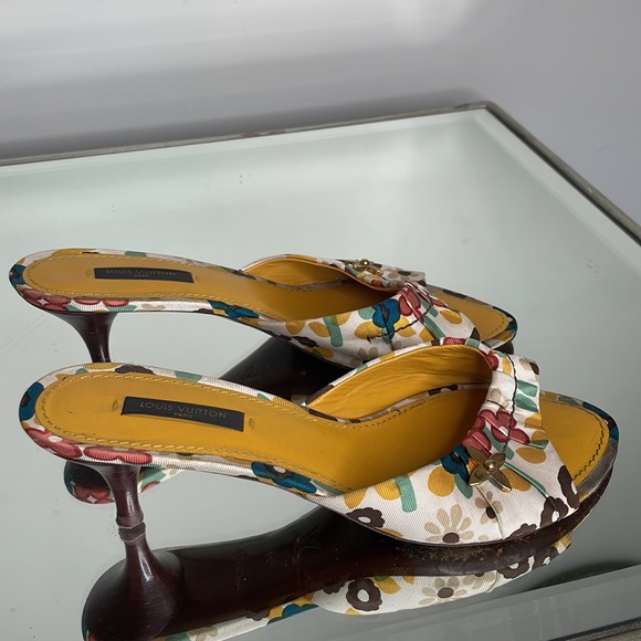 Authentic Louis Vuitton open toe heels. 👠👜 - Picture 4 of 7
